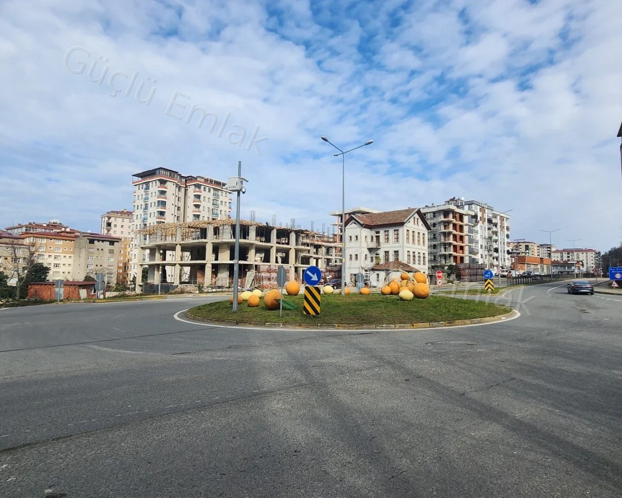 Değerli Bölge ve konumda eşsiz Dükkan 700mt2 Net. Kısa süreliğine - 24. fotoğraf