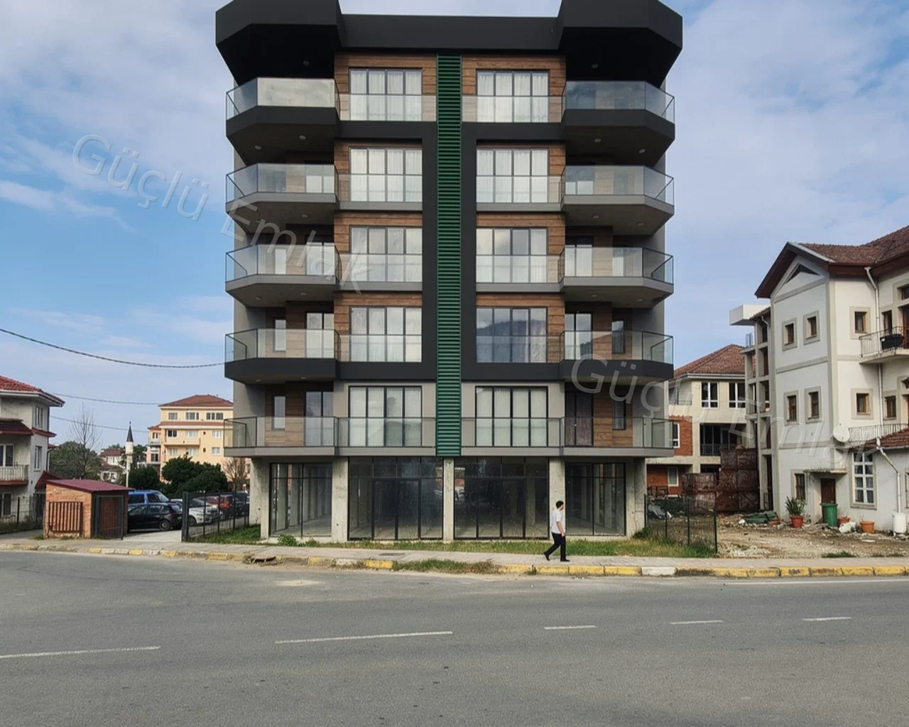 Değerli Bölge ve konumda eşsiz Dükkan 700mt2 Net. Kısa süreliğine