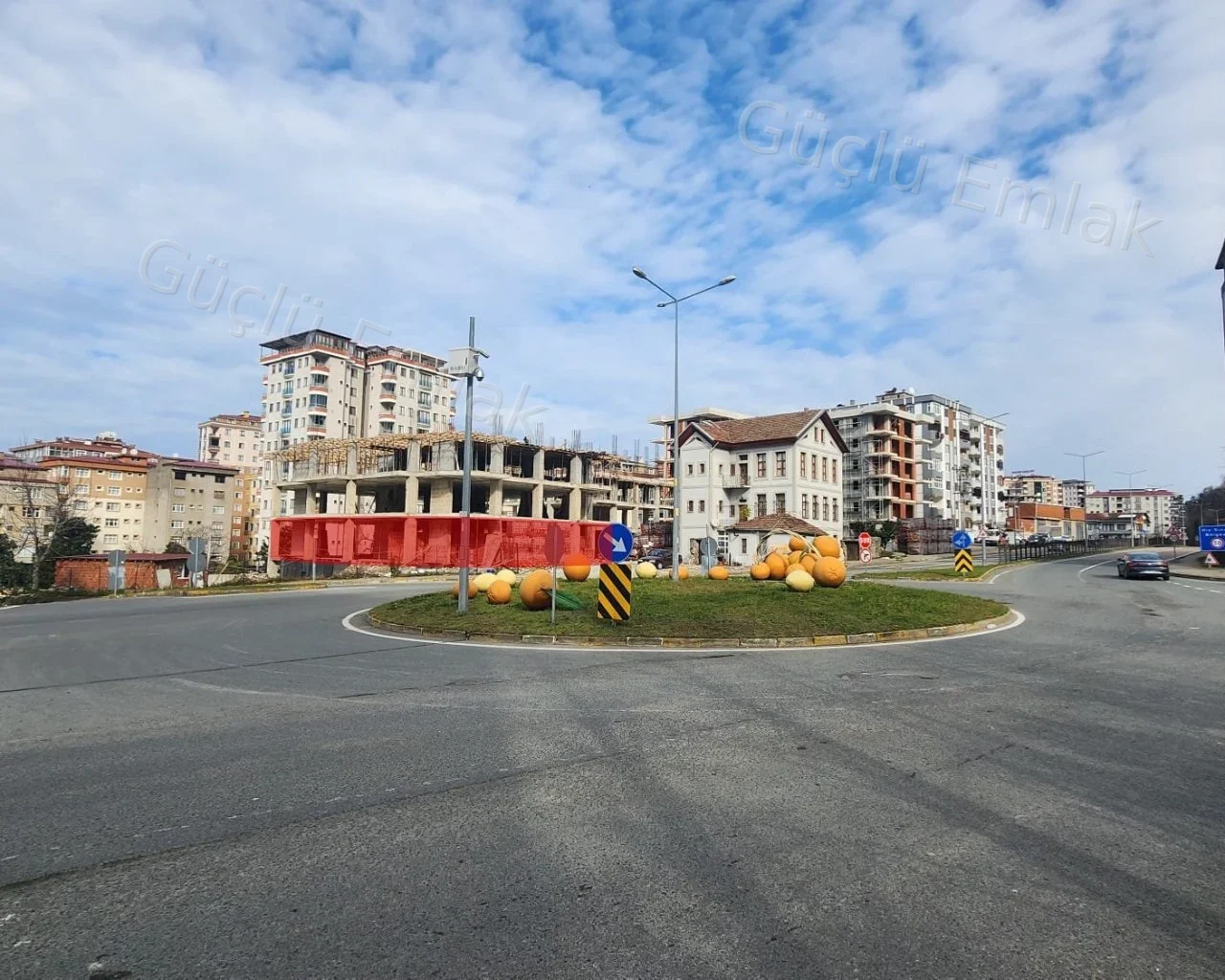 Değerli Bölge ve konumda eşsiz Dükkan 700mt2 Net. Kısa süreliğine - 15. fotoğraf