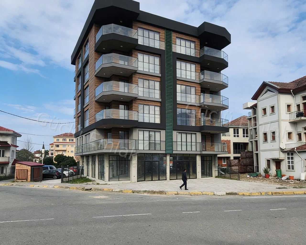 Değerli Bölge ve konumda eşsiz Dükkan 700mt2 Net. Kısa süreliğine - 2. fotoğraf