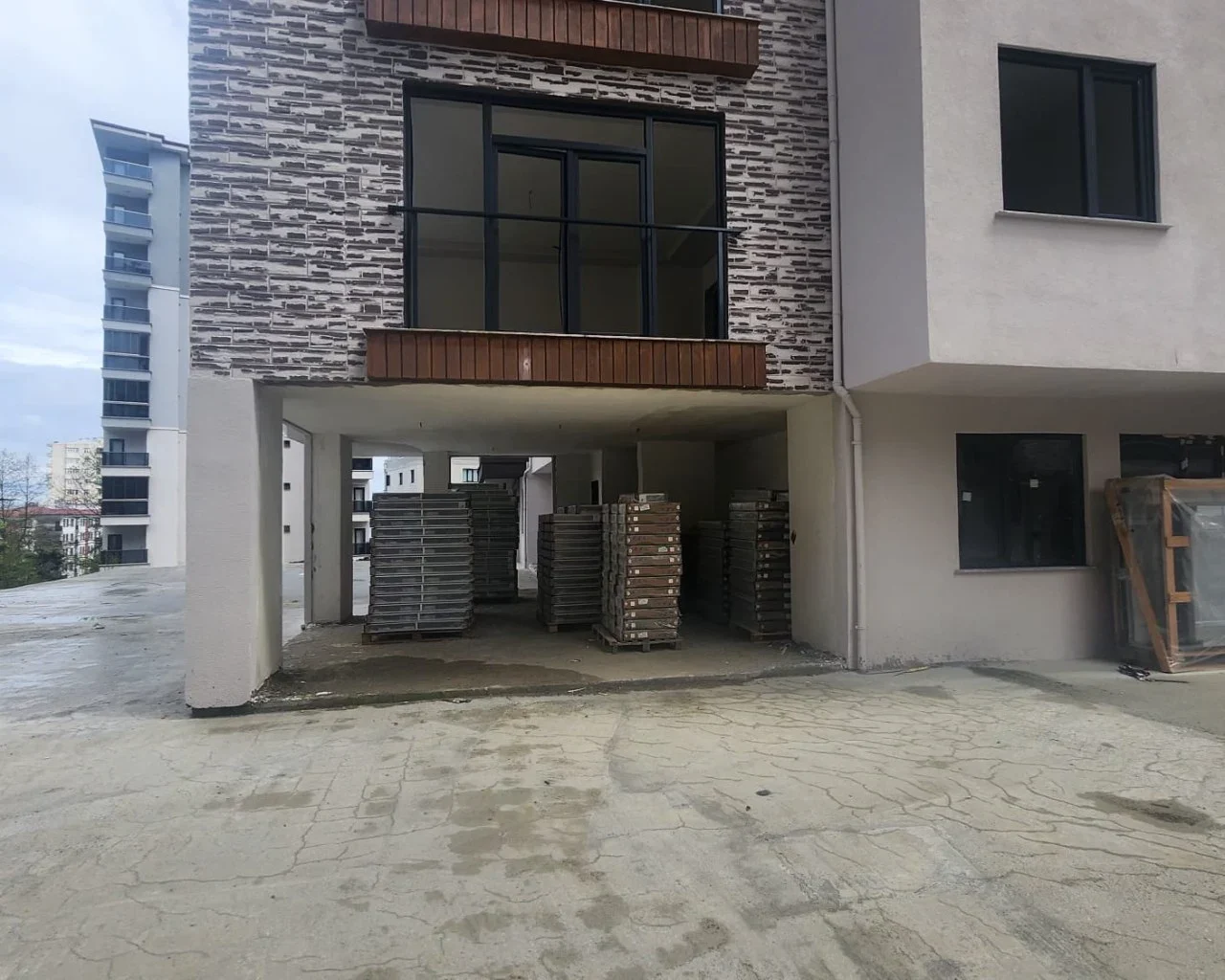 Site için tek dükkan tapulu vadeli ödeme imkanı - 3. fotoğraf